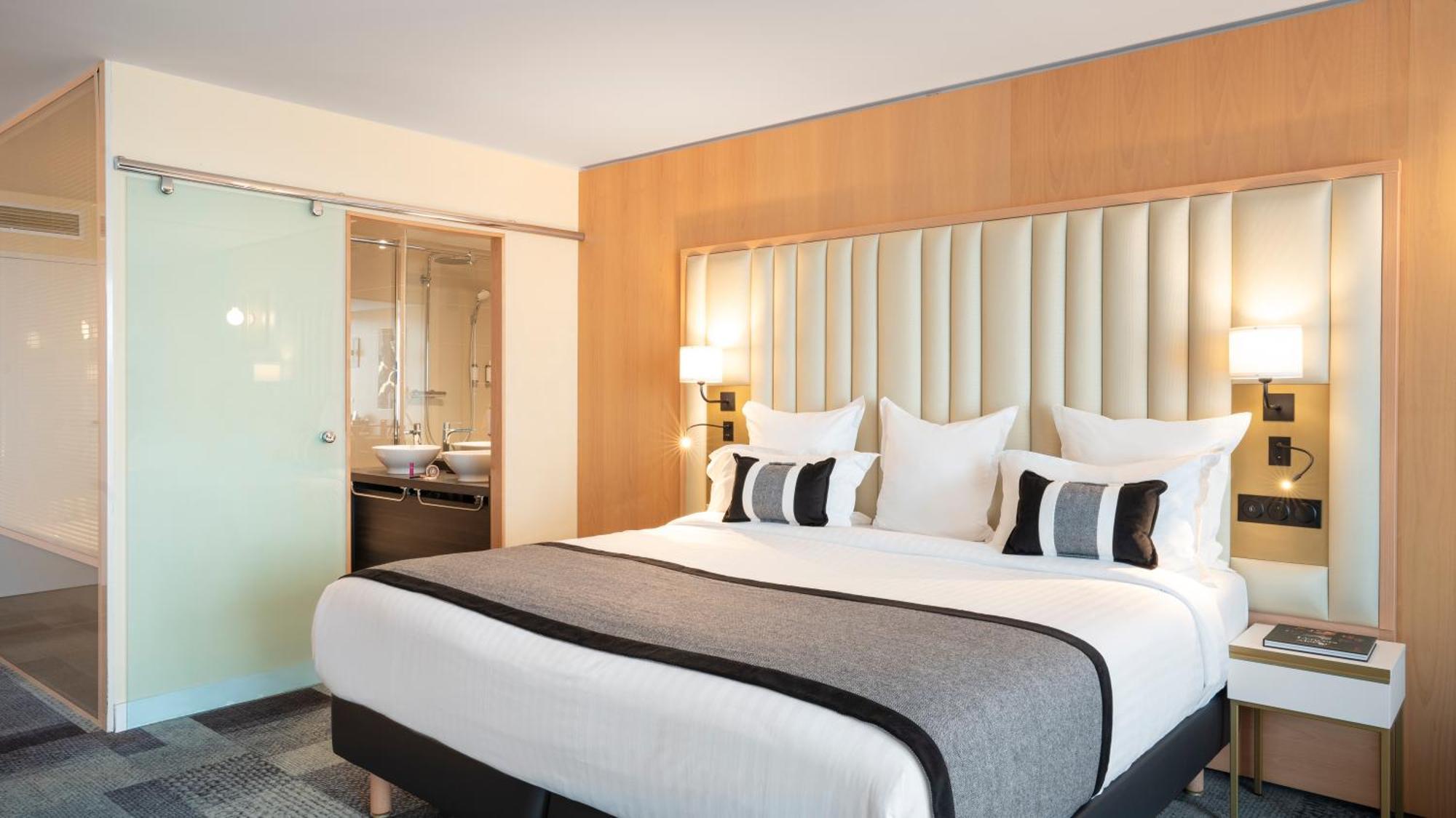Residhome Suites Paris Senart ลิอูซองต์ ภายนอก รูปภาพ