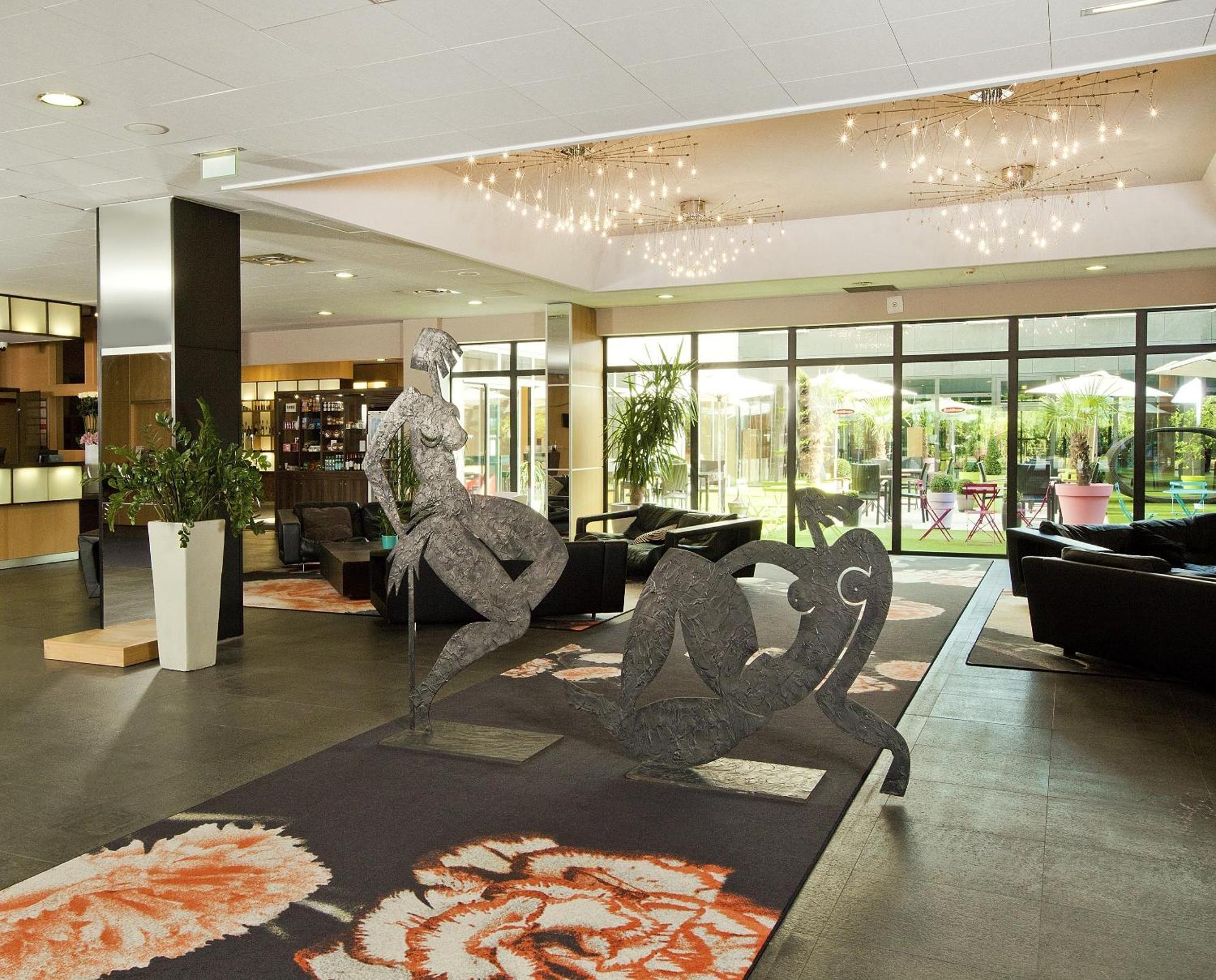 Residhome Suites Paris Senart ลิอูซองต์ ภายนอก รูปภาพ