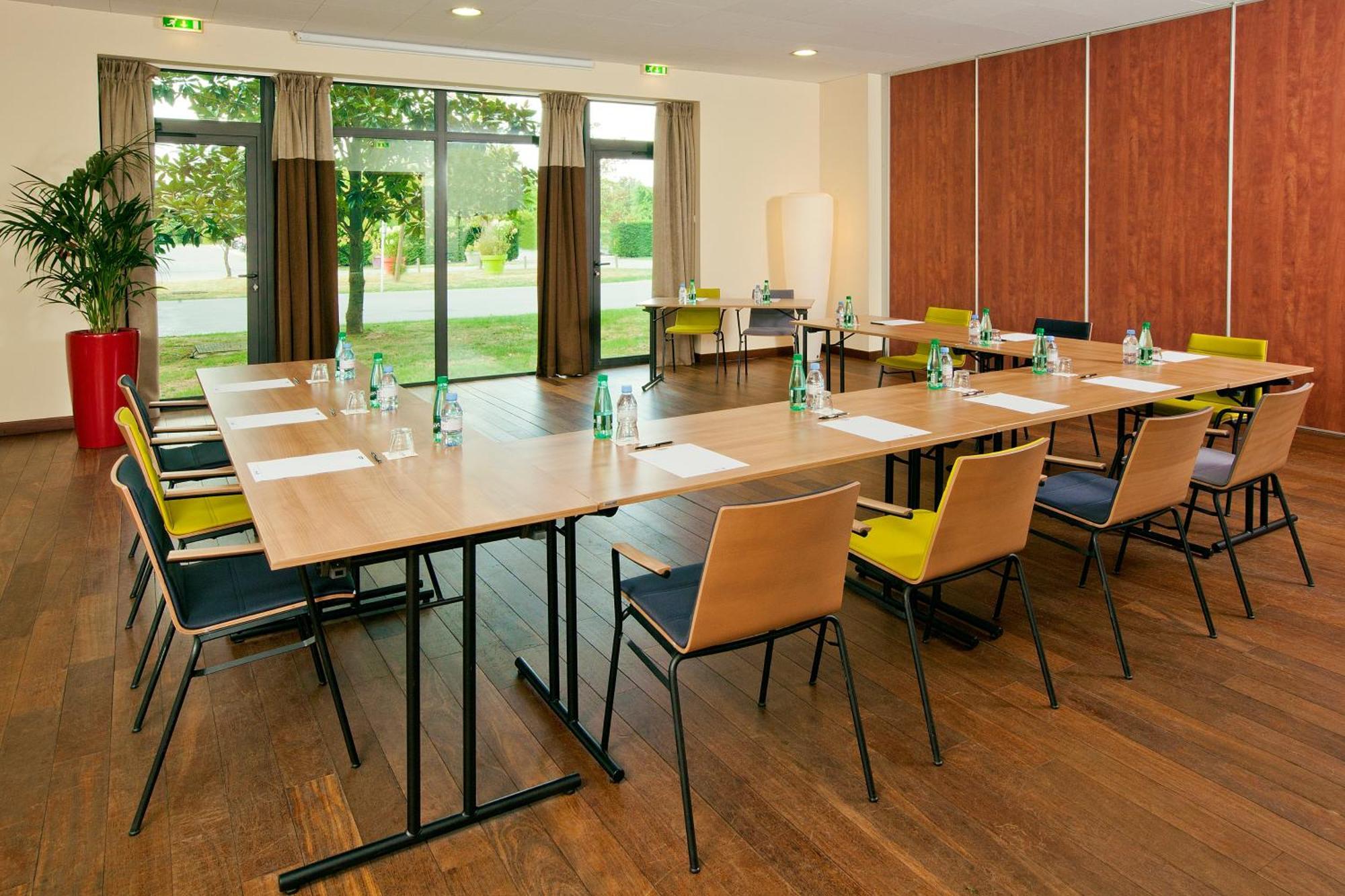 Residhome Suites Paris Senart ลิอูซองต์ ภายนอก รูปภาพ